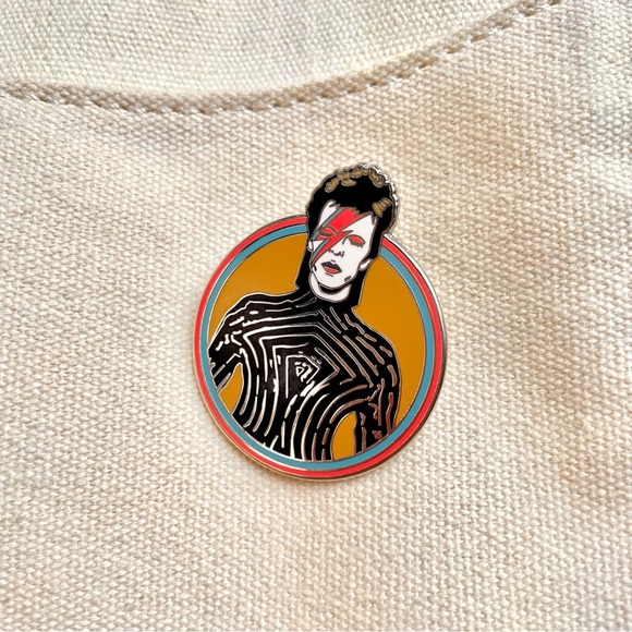 David Bowie Ziggy Stardust Enamel Pin – Iconic 70s Rocker Music Lover Brooch - Picture 6 of 8